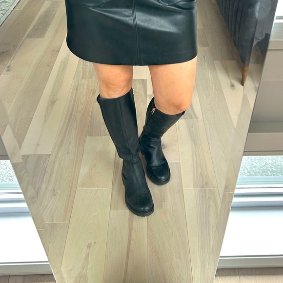 Black boots - Picture 2 of 4